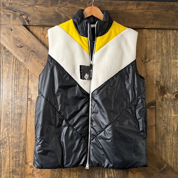 STAUD x NB Puffy Vest - Picture 3 of 8